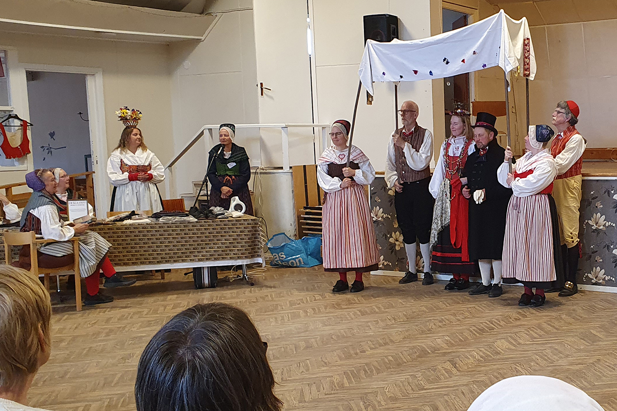 Brudparet under en brudpäll