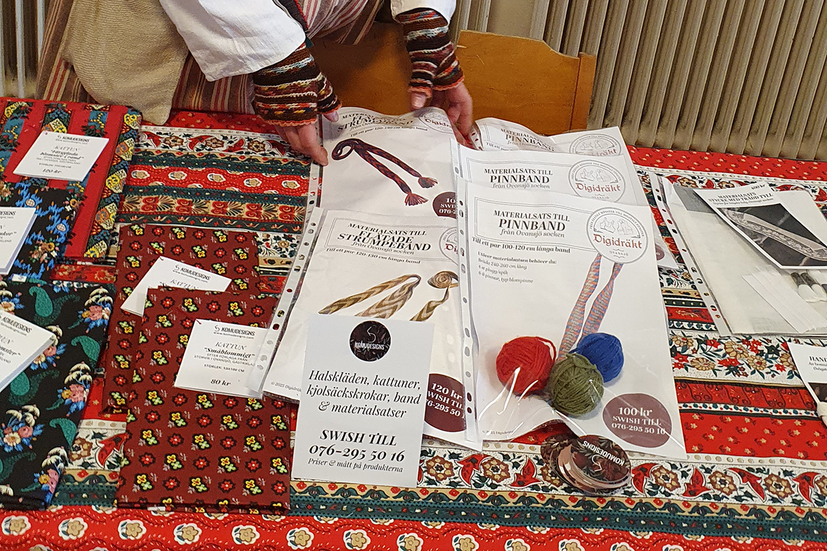 Mönster- och materialsatser till salu