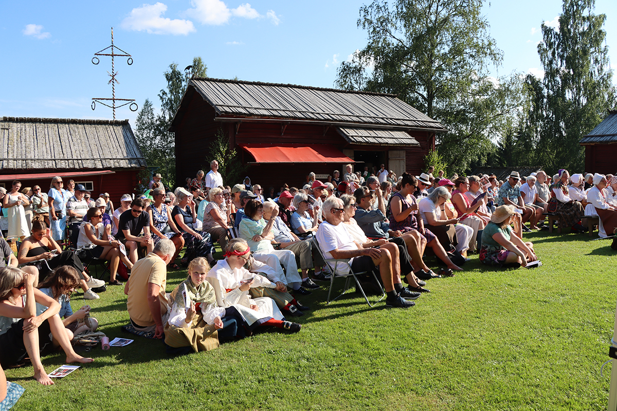 granslos_4220 Publiken svettades i kvällssolen